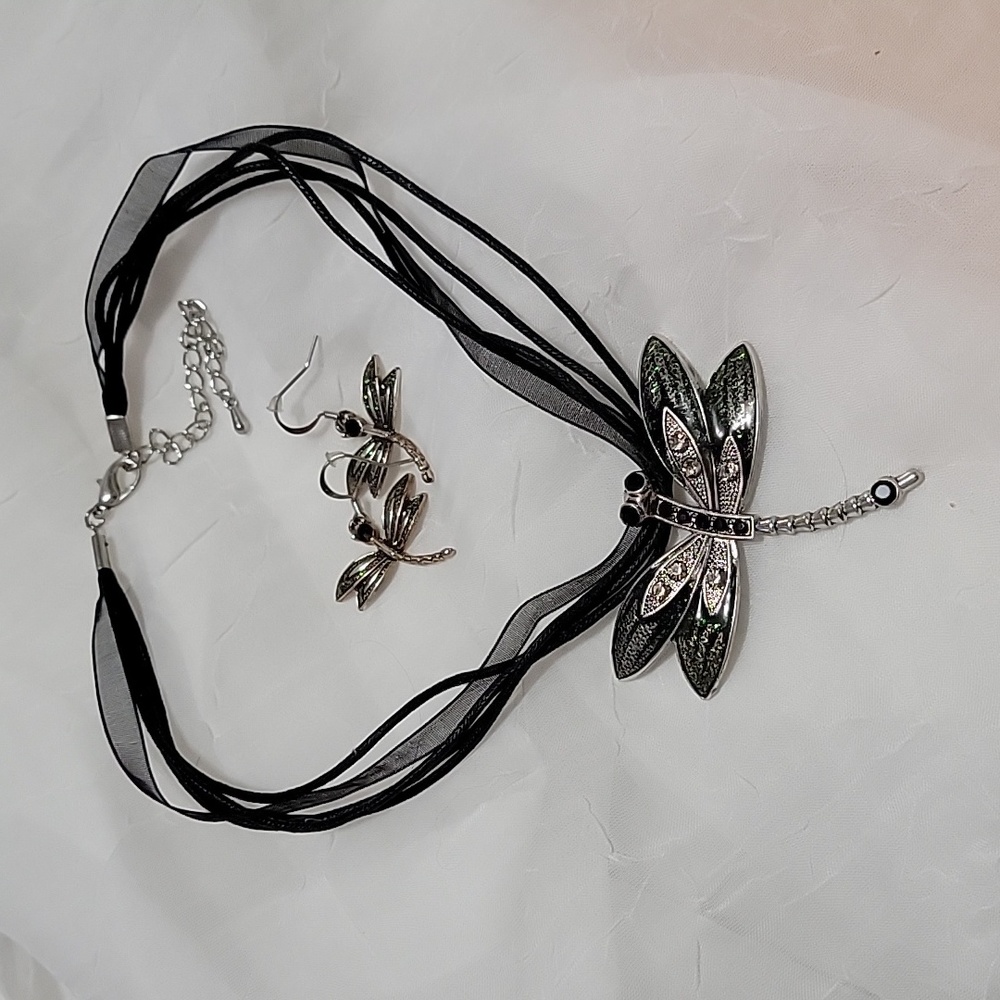 Firefly chocker and earring set